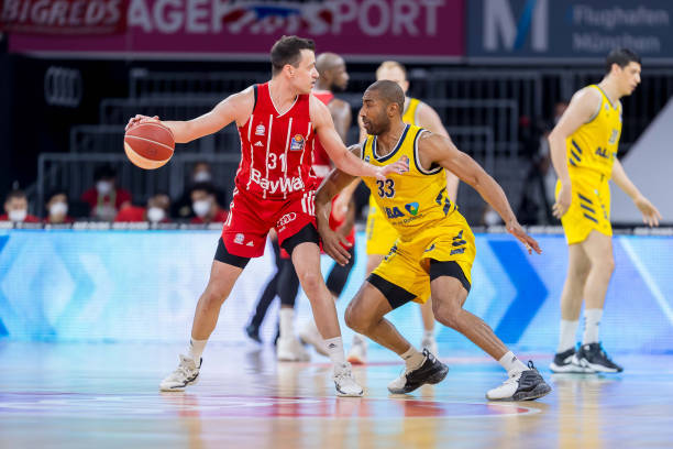 中亮相赛场 中亮相赛场