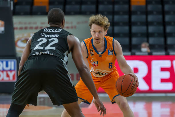 的球员之一 的球员之一