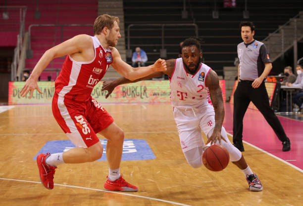 也积压了他 也积压了他